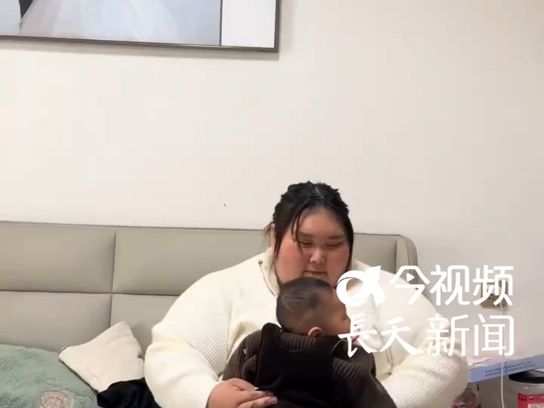 女子坐月子被婆婆宠上天，一日五六顿，胖到426 斤，如今婆婆自学减脂餐，已帮儿媳减重179斤，婆婆:我不怕辛苦，只盼儿媳身体健康！