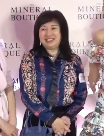 梅小青