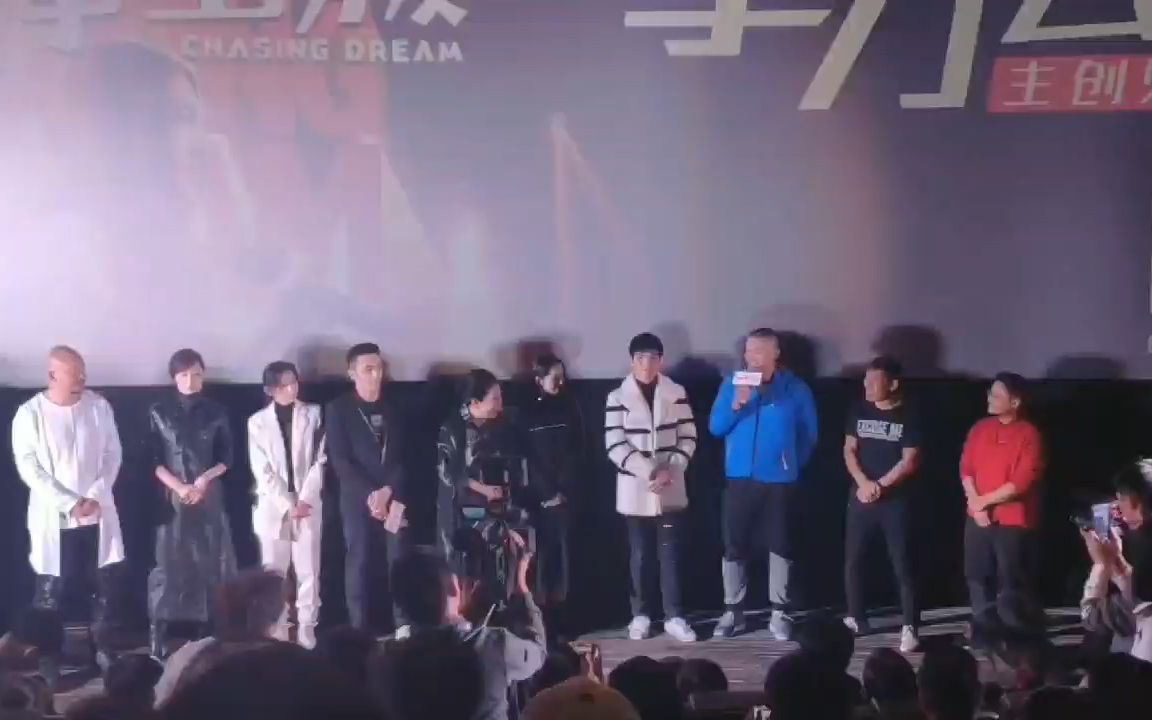 影星向佐被打！MMA冠军刘文擘互动，向太郭碧婷一旁看呆了