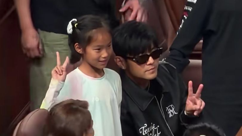 我宣布你是全上海最幸福的小孩儿~