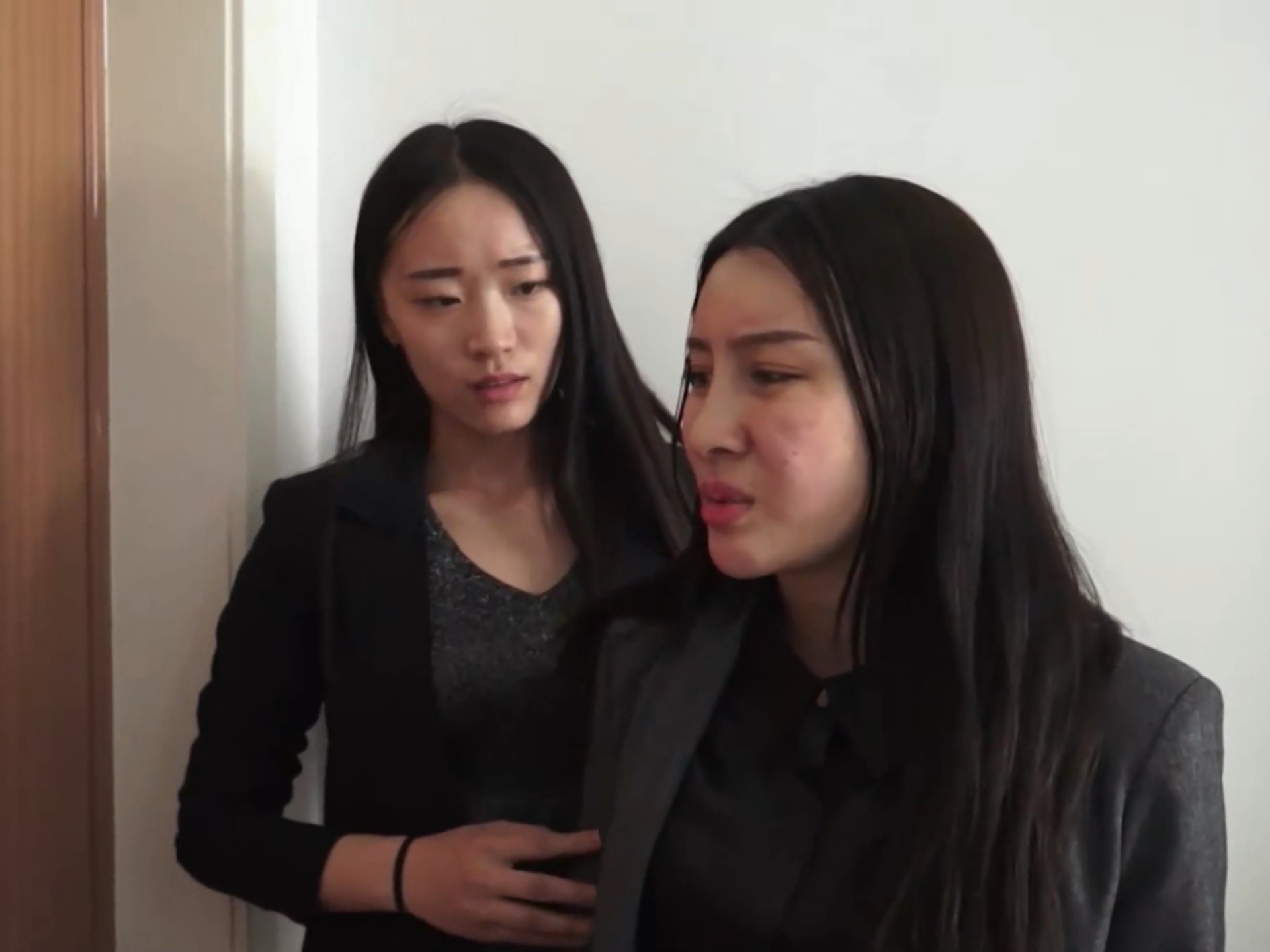 女间谍窃取公司文件遭遇同行