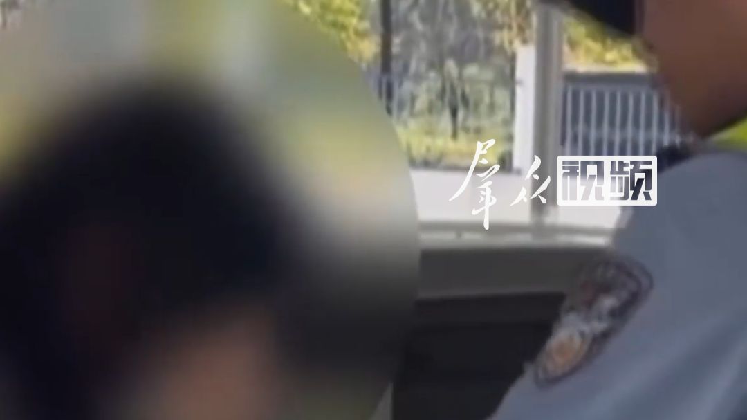 被继母怀疑偷钱，15岁女孩看视频学开车离家出走，无证驾驶被罚1000元。