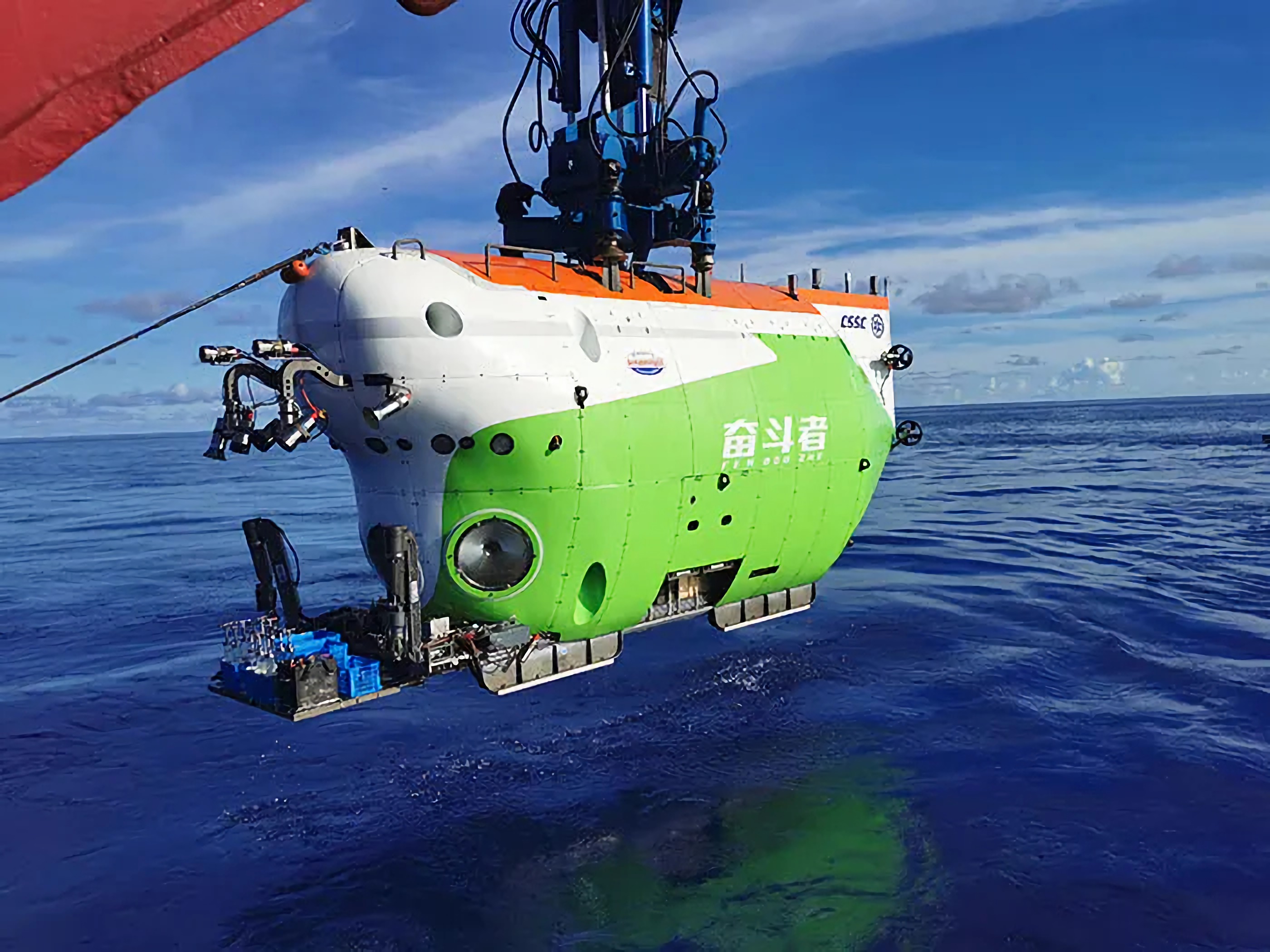 蛟龙号、深海勇士号、奋斗者号！中国载人潜水获大成功，最深1W米