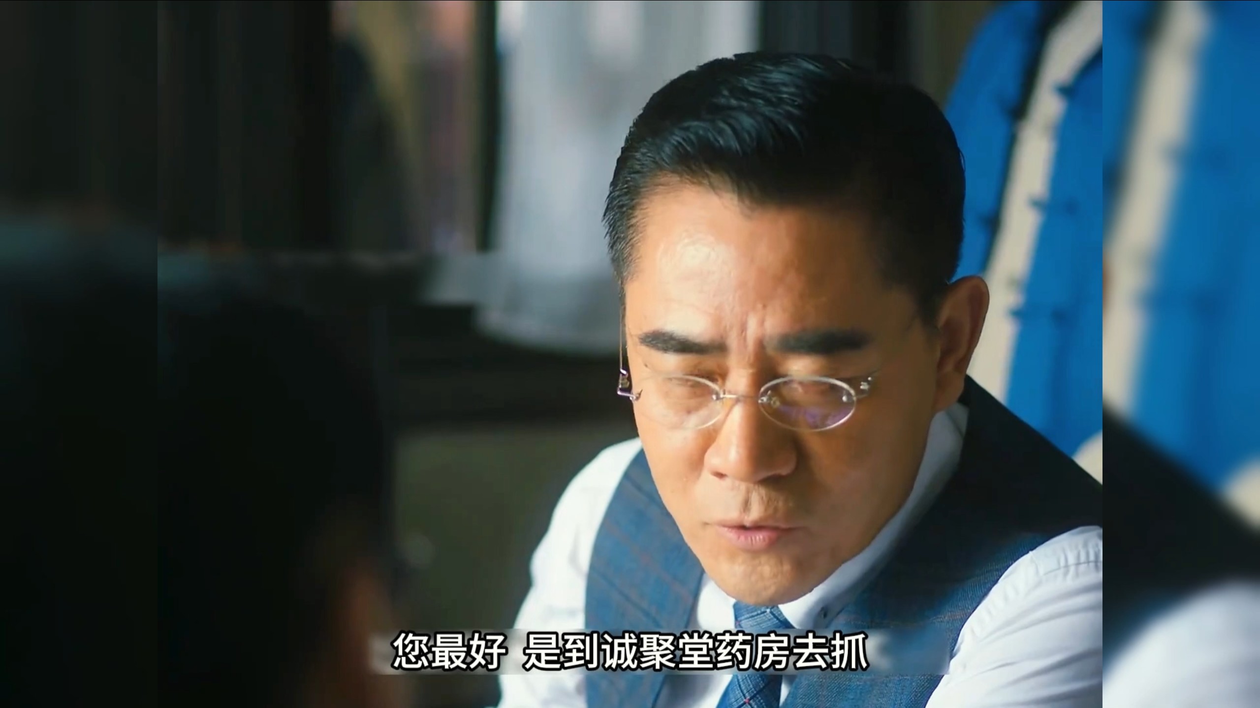 老中医只是用鼻子一闻，就断定眼前的龙涎香是假的