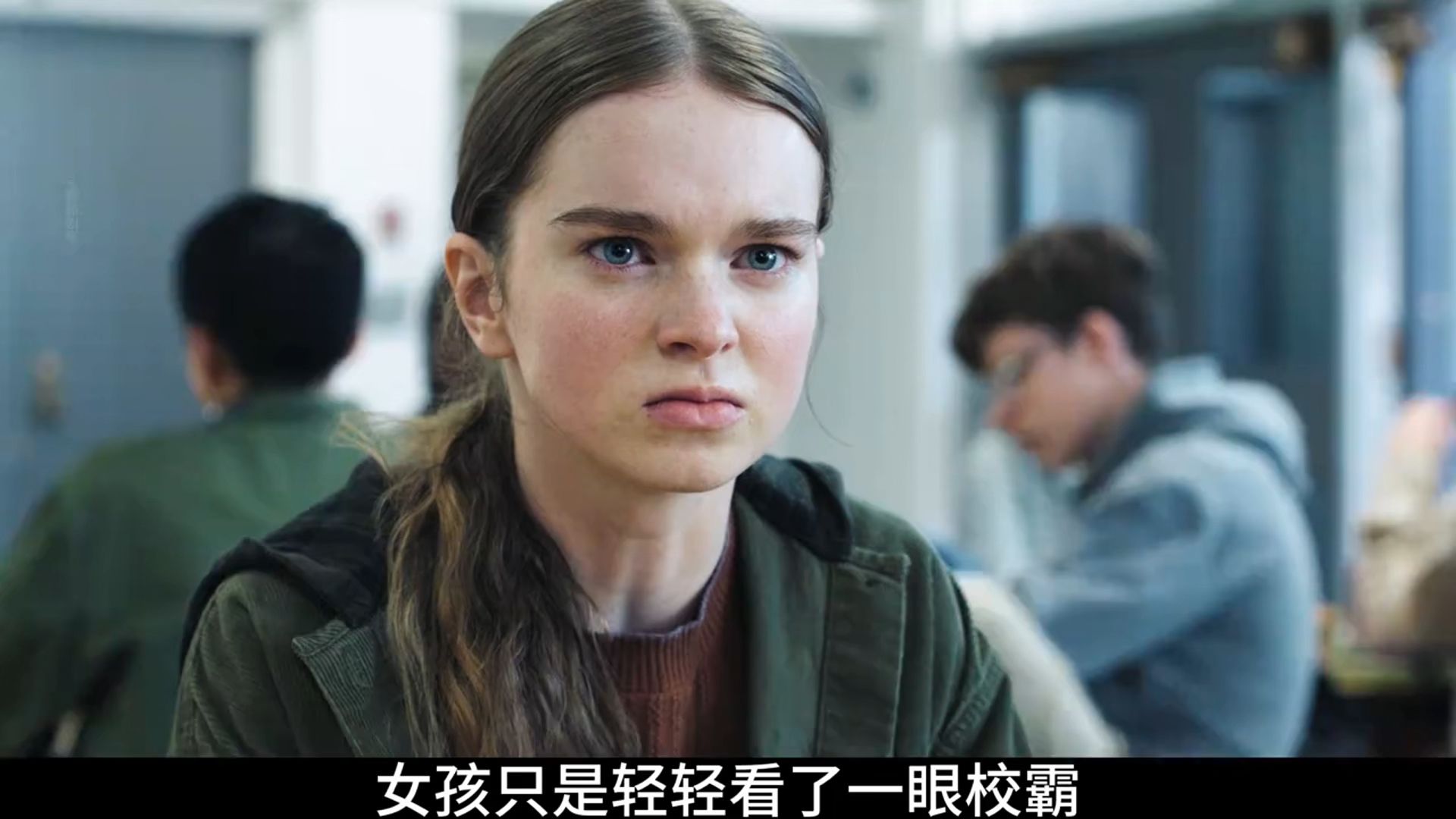 女孩只是轻轻看了一眼校霸，对方便立刻感到鼻子一热，下一秒她更是猛然发力。一口气看完《魔女嘉莉》：被全校欺负到极致的女孩，在舞会上用念