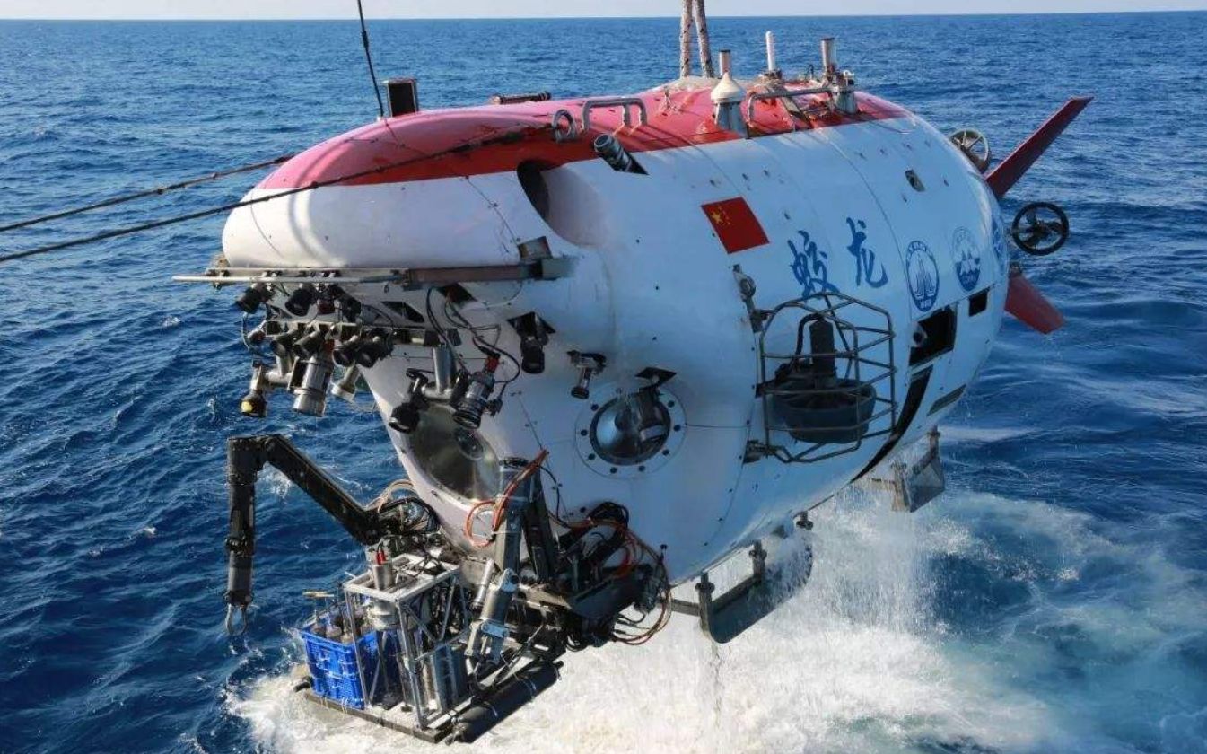 从萌新到深海7062米！中国第一艘载人潜水器蛟龙号