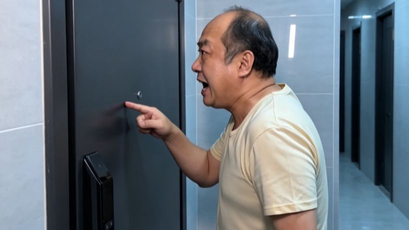 刚搬新家邻居竟半夜敲门索要礼金，我联手表弟智取反杀，让其恶行曝光付出代价！
