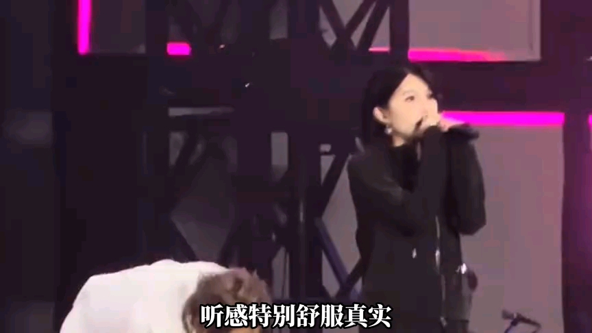 赵本山女儿球球惊喜现身白小白演唱会！丫蛋赵大牛来助阵，同台对唱甜度直接拉满