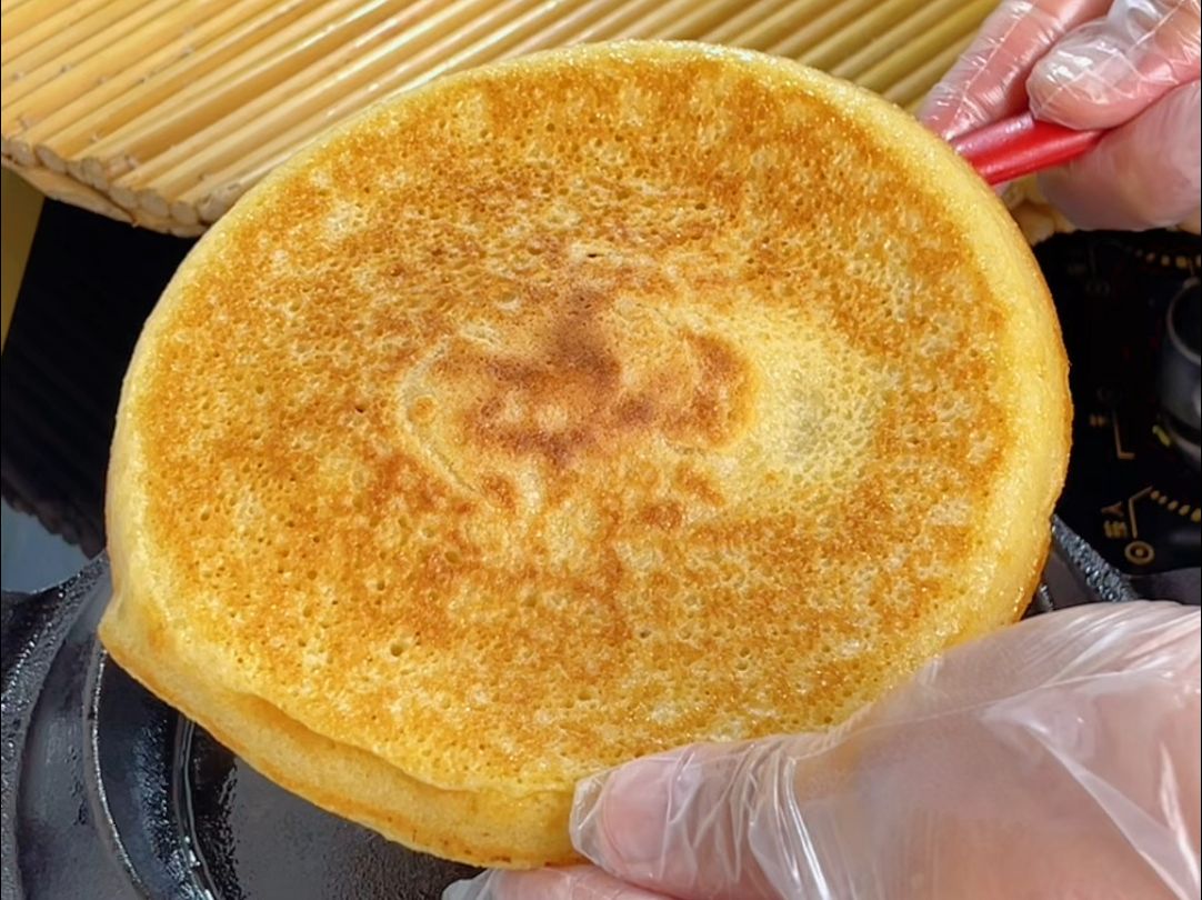 你们要的杂粮煎饼饼折教程来了，蓬松暄软易消化，老人孩子都爱吃