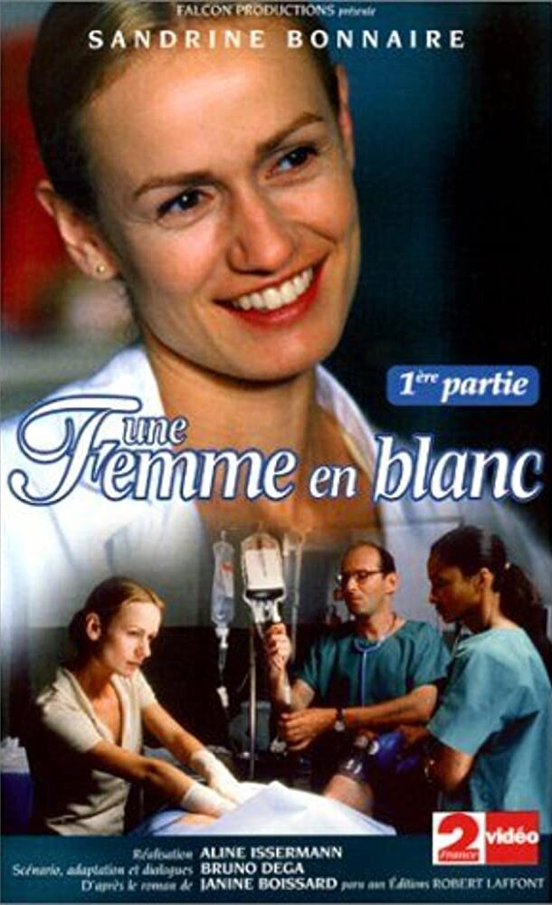 Une femme en blanc