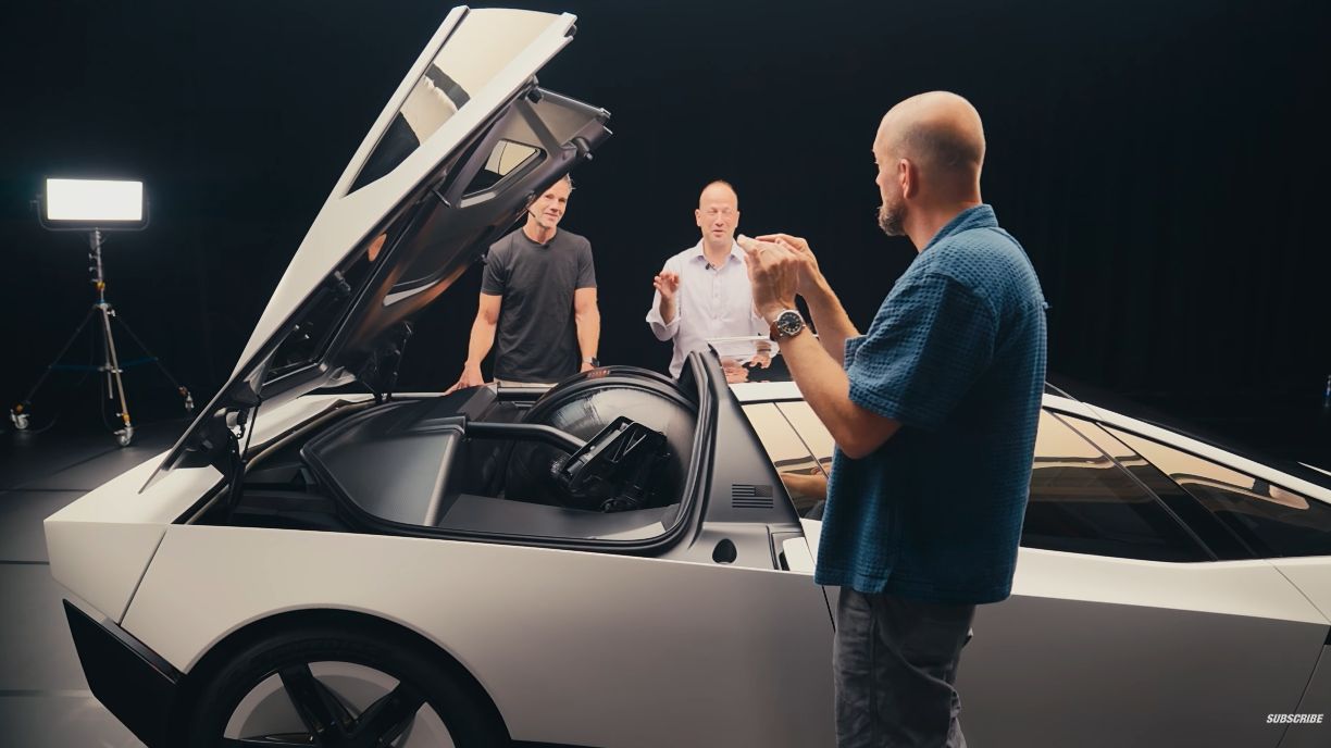 【中字】近距离体验 特斯拉 新款Roadster 更多细节