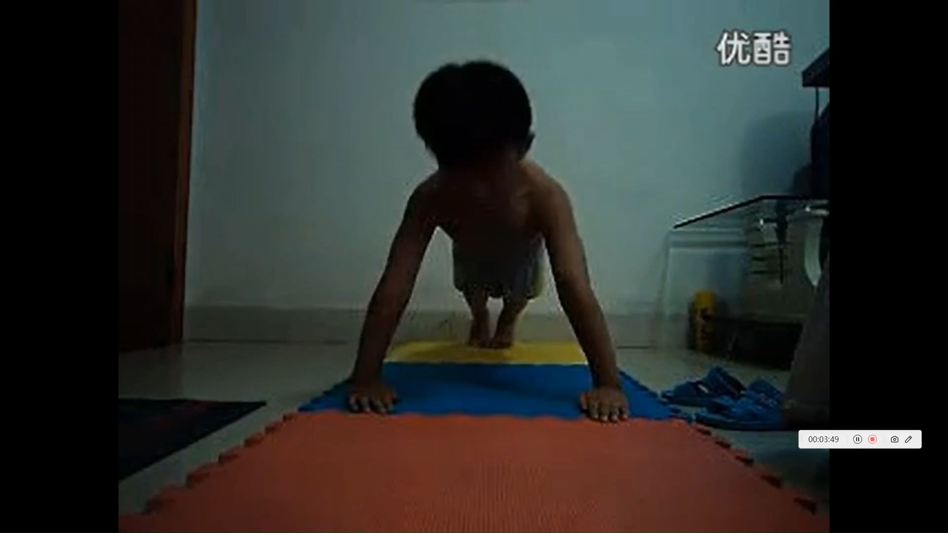 小男孩1000多个俯卧撑