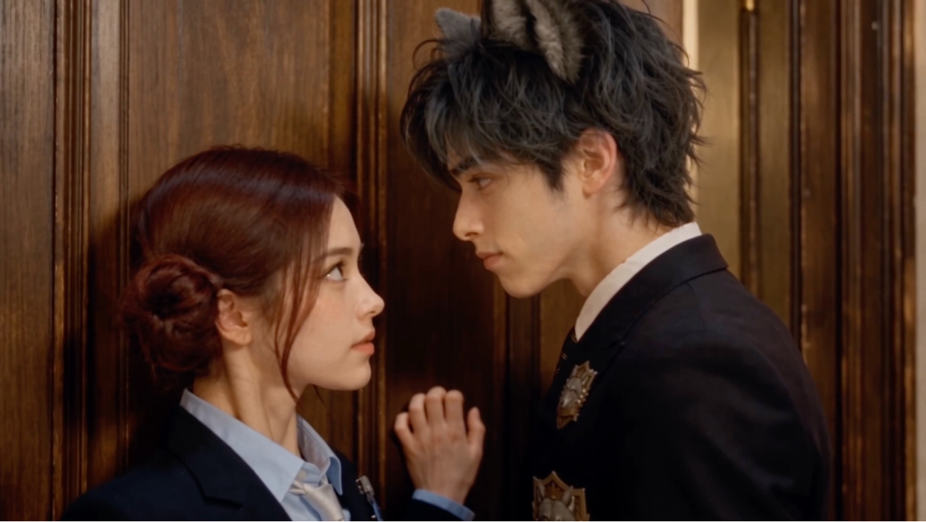 自制短剧《兽人学院苟命指南》EP01: 和闺蜜穿成了假扮兽人的人类炮灰：不做人好难！