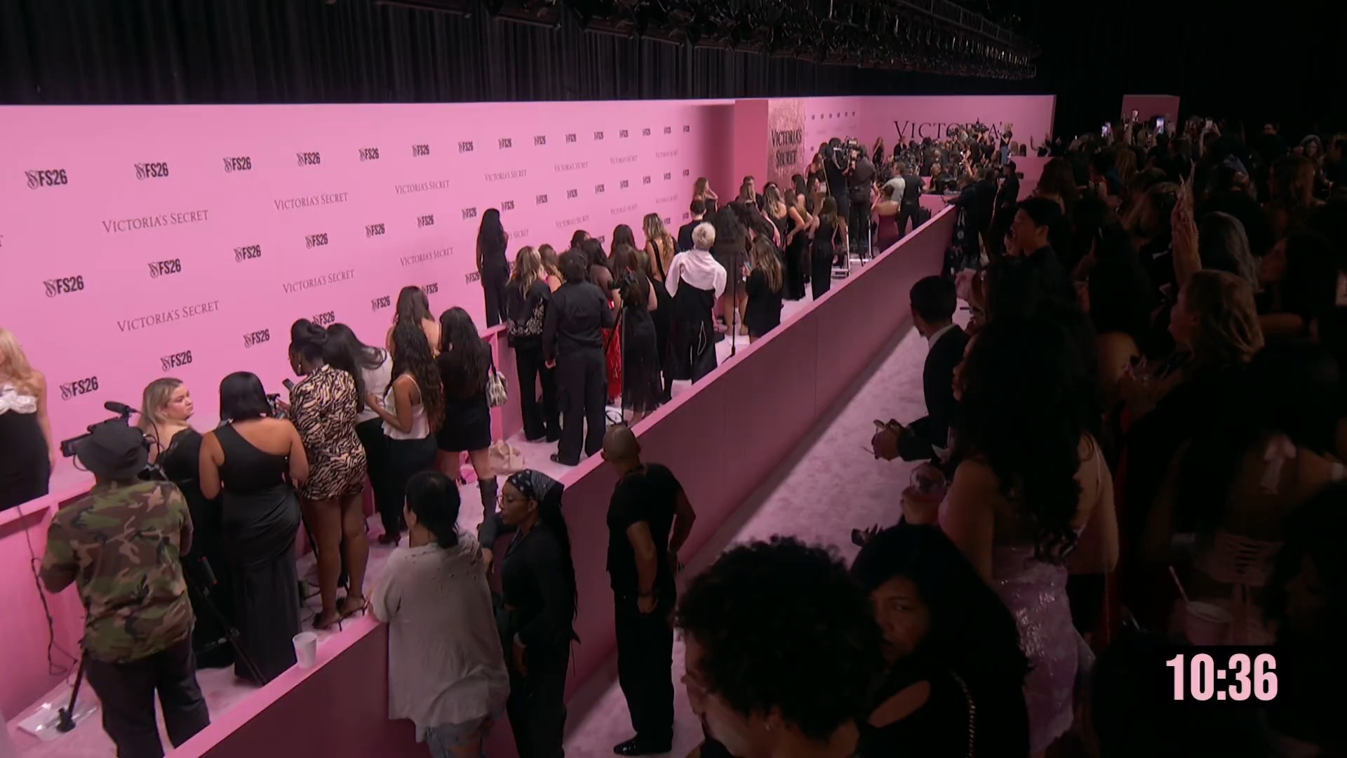 粉红毯直击 维密Pink Carpet at the Victoria’s Secret Fashion Show _ Victoria’s Secret