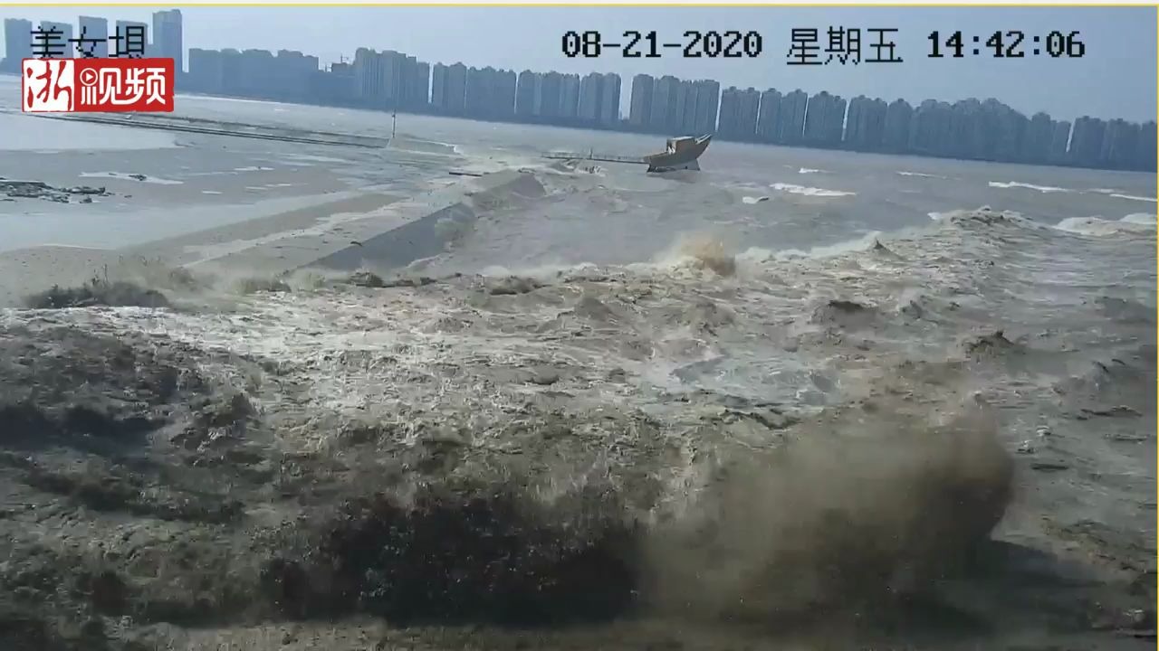 直击钱塘江潮水撞击美女坝瞬间 看潮起潮落汹涌波涛