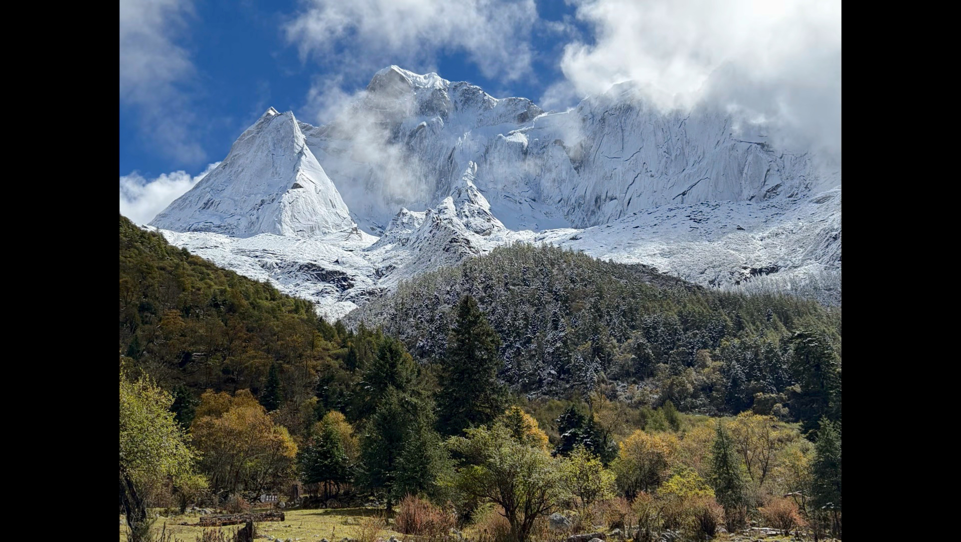 雪后初晴，四姑娘山长坪沟10月6日的绝美徒步景色，全程记录。