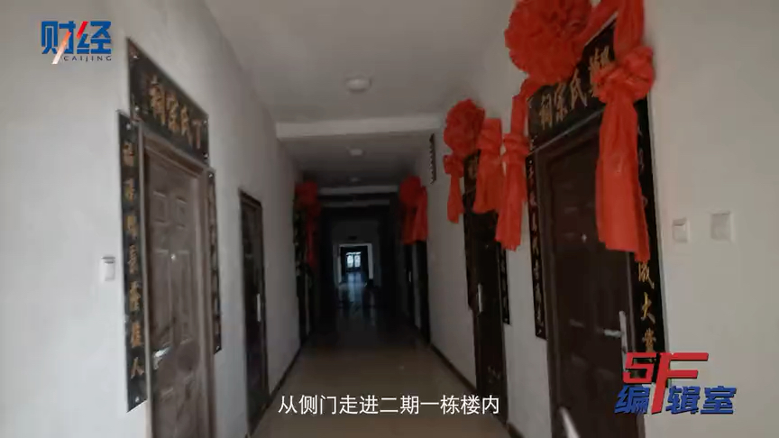天津这16栋楼房只住骨灰盒 门前挂牌匾窗户全是黑的