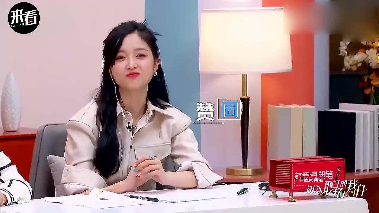 董明珠孟羽童海边散步，十指交扣的画面呈现，酸爆全场丨