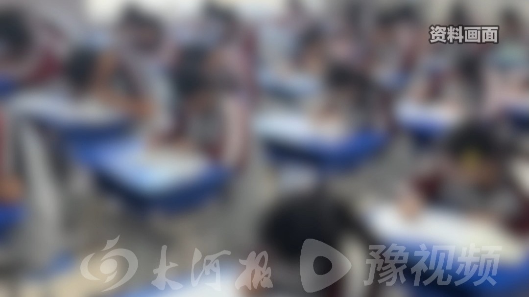 广西梧州第七中学老师阻止寄宿学生离校
