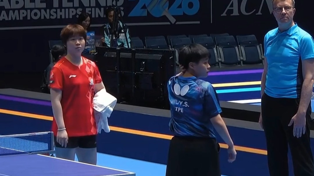 3-0！国乒首个连胜球员，蒯曼横扫吴映萱，马琳现场指挥